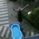 americano_bate_recorde_mundial_de_mergulho_em_piscina_rasa