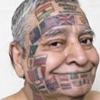 indiano_tatua_305_bandeiras_no_corpo_pela_&lsquo;paz_mundial&rsquo;