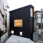 Japonês constrói uma casa fantástica num pedacinho de terreno