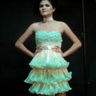 estudante_cria_vestido_com_700_camisinhas