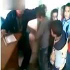 professor_covarde_espancando_alunos_de_4_anos