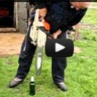 aprenda_como_abrir_uma_garrafa_de_cerveja_com_uma_serra_eletrica