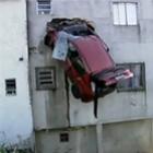 carro_atropela_o_segundo_andar_de_uma_casa