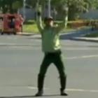 como_um_guarda_filipino_organiza_o_transito