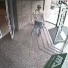 quando_uma_porta_se_fecha_outra_se_abre_so_que_ele_tava_com_pressa
