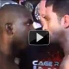 Lutador de MMA dá beijo em rival após pesagem
