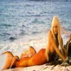 atriz_de_uma_sereia_em_minha_vida_e_presa_em_frente_a_casa_branca