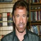 cai_na_web_foto_de_chuck_norris_na_infancia