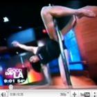 Campeã de pole dancing sofre queda ao vivo em TV