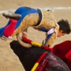 Toureiro é atingido na perna e “voa” em arena de Madri