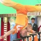 Japonês bate recorde mundial ao subir pulando em 15 banquinhos só com a cabeça