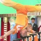 japones_bate_recorde_mundial_ao_subir_pulando_em_15_banquinhos_so_com_a_cabeca