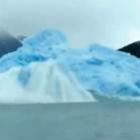 Vídeo surreal mostra Iceberg girando
