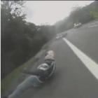 esfolando_a_bunda_no_asfalto