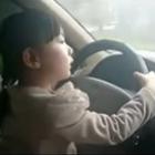 crianca_de_quatro_anos_dirige_carro_na_china