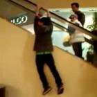 O Ninja fail da escada rolante