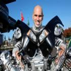 homem_cria_fantasia_dos_transformers_com_utensilios_domesticos