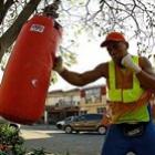 tricampeao_brasileiro_de_boxe_trabalha_de_flanelinha_em_sao_paulo