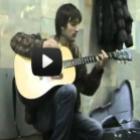 Russo tocando Nirvana no metrô