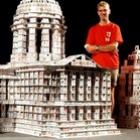 bryan_berg_e_suas_replicas_de_construcoes_feitas_com_cartas_de_baralho