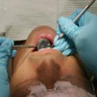 dentista_assume_que_usava_clipes_de_papel_em_tratamentos_de_canal_e_vai_preso_