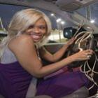 americana_com_unhas_que_medem_seis_metros_mostra_que_mantem_vida_normal_