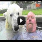 amizade_inusitada_entre_um_homem_e_um_urso_polar_