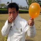 chines_consegue_encher_baloes_com_o_ouvido_
