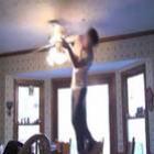 a_la_jackass_homem_e_atingido_na_cabeca_por_ventilador_