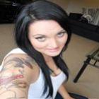 mulher_faz_leilao_para_escolher_tatuagem_para_seu_bumbum