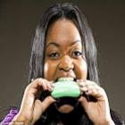 jovem_e_viciada_em_comer_sabao_