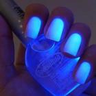 Esmaltes que brilham no escuro ou na luz negra