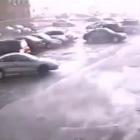 Câmera de estacionamento flagra chegada de tornado!