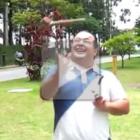 incrivel__o_cara_joga_a_marreta_e_pega_no_dente
