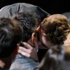 robert_pattinson_beija_taylor_lautner_na_boca
