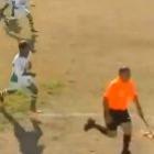 arbitro_apanha_durante_partida