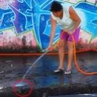 tem_certeza_que_ela_esta_lavando_a_calcada