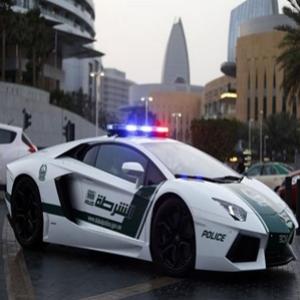 Polícia de Dubai 'estreia' Lamborghini em patrulhamento 