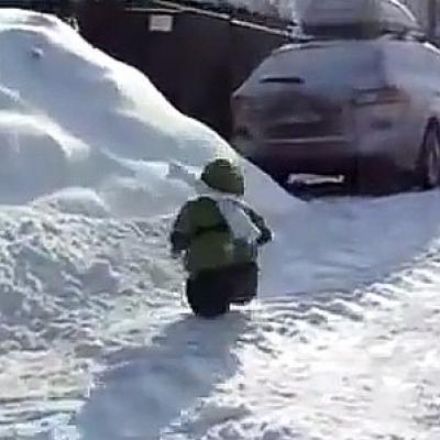 Criatura lendária é filmada no cenário gelado do intenso inverno Russo