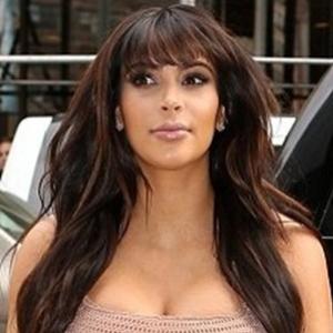 Kim Kardashian erra feio ao usar roupa para disfarçar gravidez