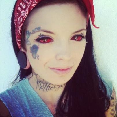 Tatuagem no olho, você teria coragem de fazer ?