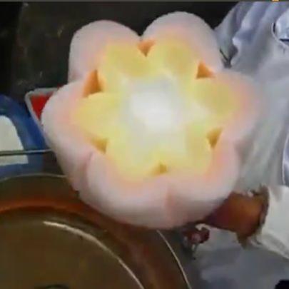 Algodão doce em formato de flor feito na hora