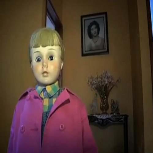 Boneca supostamente assombrada se move sozinha no México