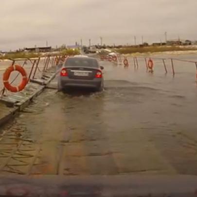 Na Rússia a travessia de rio é completamente insana