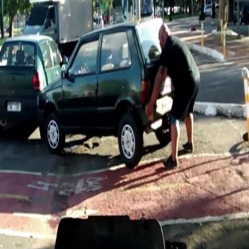 A reação de um hétero ao ver um carro estacionado numa ciclovia