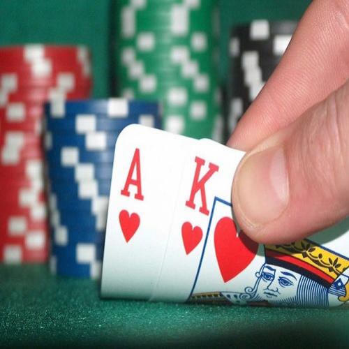 Jogando poker com bitcoin