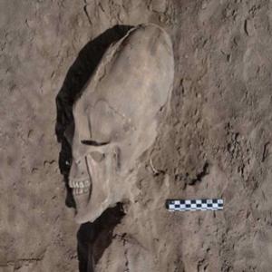 Arqueólogos descobrem Crânios de Alien no México