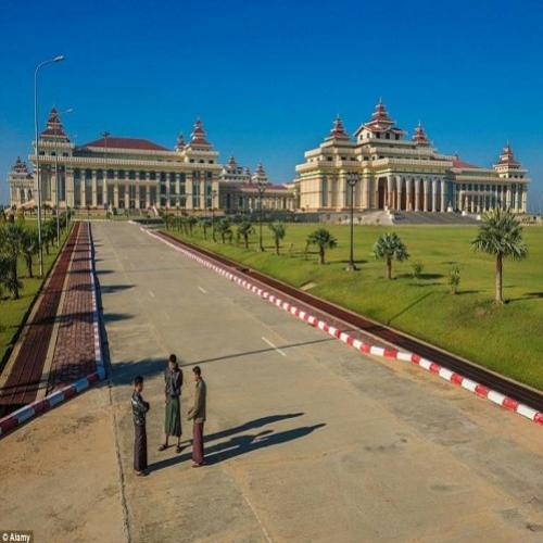 Turismo na Cidade Vazia de Naypyitaw em Myanmar