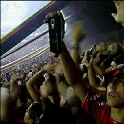 Nunca leve seu celular a uma partida de futebol!