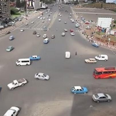 Como seria o trânsito sem semáfaros? Na Etiópia é assim: